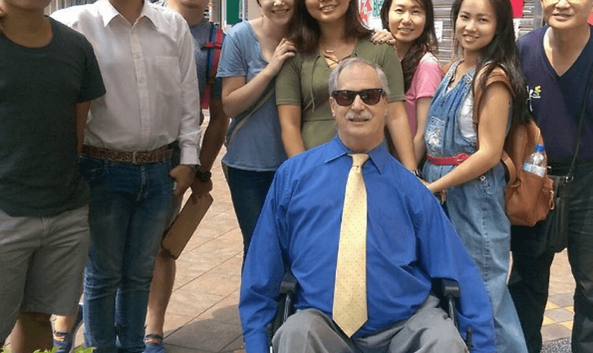 Chris Banducci com membros da igreja plantada por ele em Taiwan, Taoyuan Potters House. (Foto: Reprodução/Instagram)