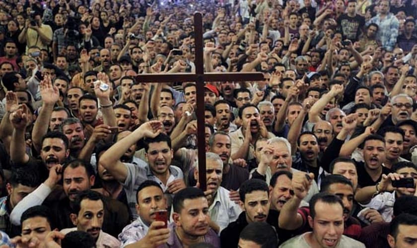 Cristãos coptas participam de manifestação pacífica no Egito. (Foto: Never Again Canada)