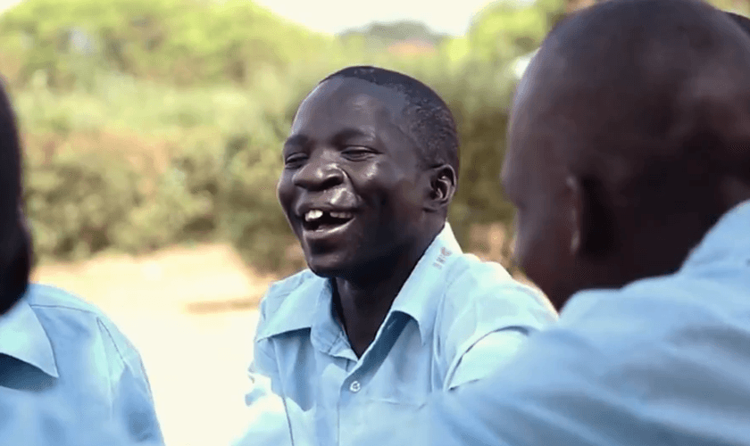 Isaac foi resgatado por uma organização cristã e agora pode dormir em paz. (Foto: Reprodução).