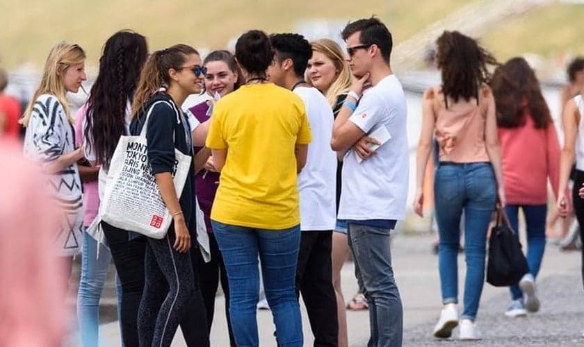 Adolescentes saem às ruas da França em ação da organização 'Bouge Ta France'. (Foto: Facebook)