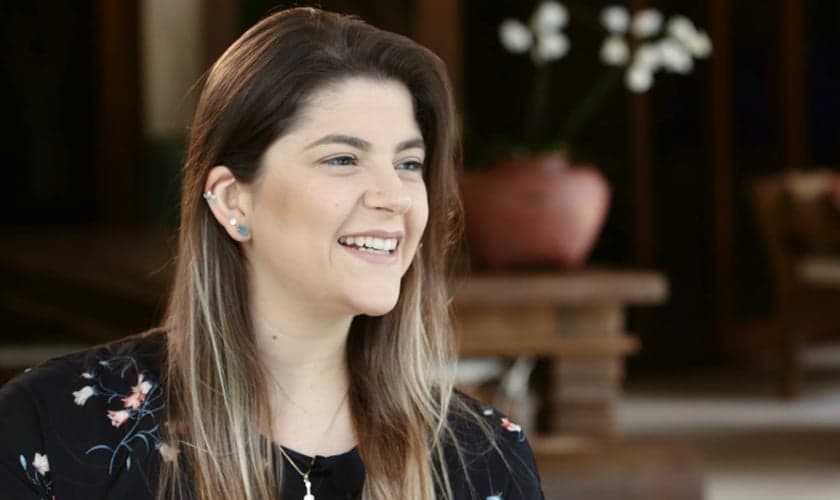 Laura Souguellis é cantora cristã e ministra tanto dentro como fora do Brasil. (Foto: Reprodução).