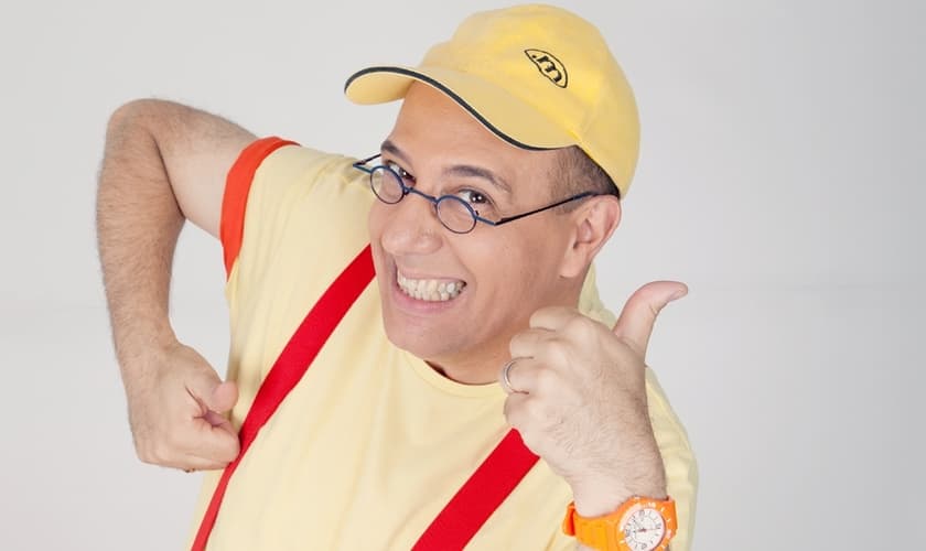 O programa “Tio Uli e os bonecos” estreou em 2002 e desde então evangeliza crianças pela TV. (Foto: Divulgação).