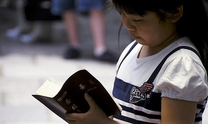 Igrejas serão proibidas de ensinar a Bíblia para crianças na China. (Foto: AP Photo)