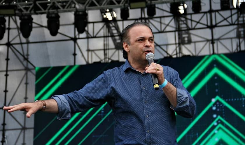 Lucena criticou a visita do líder conhecido por promover discursos de ódio contra Israel. (Foto: Reprodução/Facebook)