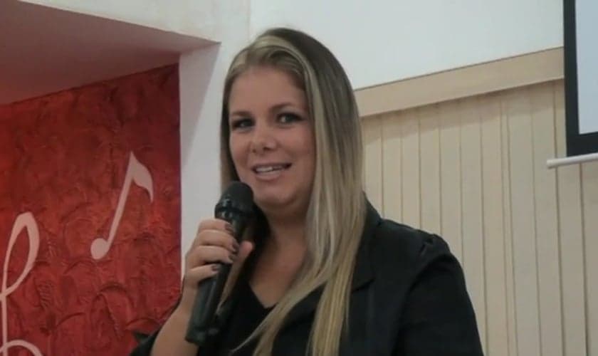 Viviane Brunieri hoje é missionária e evangeliza moradores de rua no Japão. (Imagem: UOL)