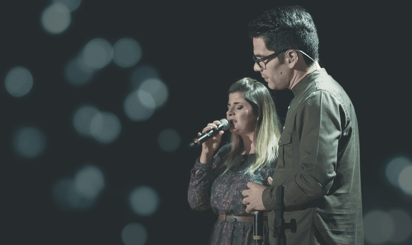 O DVD foi gravado ao vivo no principal auditório da Universidade Mackenzie, em São Paulo. (Foto: Divulgação).