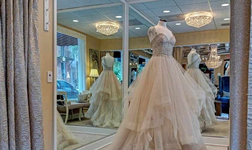 Vestido de noiva, exposto em loja dos EUA. (Foto: Wedding Wire)