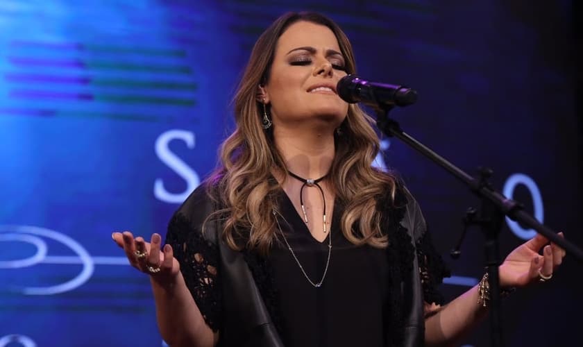 O disco gravado em abril deste ano, durante o Congresso Diante do Trono. (Foto: Divulgação).