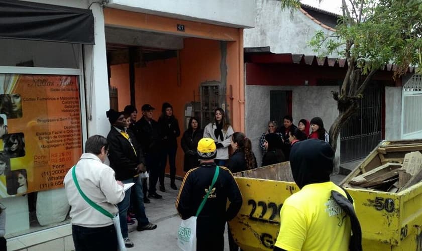 Cerca de 34 mil folhetos evangelísticos foram entregues. (Foto: Reprodução JMN).