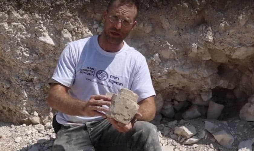 As escavações foram acompanhadas pelo Dr. Yonatan Adler. (Foto: Reprodução).