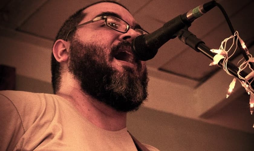 "Minha oração é que estas faixas sirvam para a glória de Cristo", diz Mano. (Foto: Reprodução).