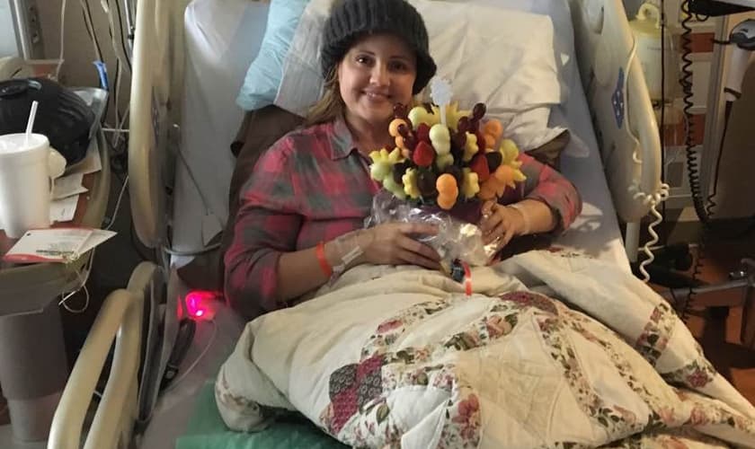 Carrie DeKlyen decidiu abandonar a quimioterapia para salvar o bebê. (Foto: Reprodução/Facebook)
