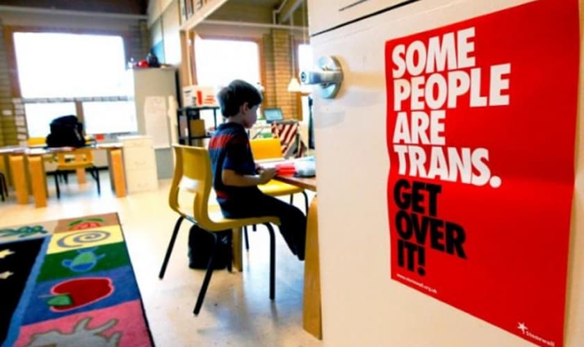 Próximo ao plebiscito da legalização do casamento gay, psicólogos da Austrália pedem que pais e professores ensinem às crianças a apoiarem a união homoafetiva e questionar sua identidade de gênero. (Foto: Reuters)