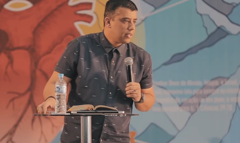 Leandro Vieira pregou durante uma Conferência JesusCopy. (Foto: Reprodução).