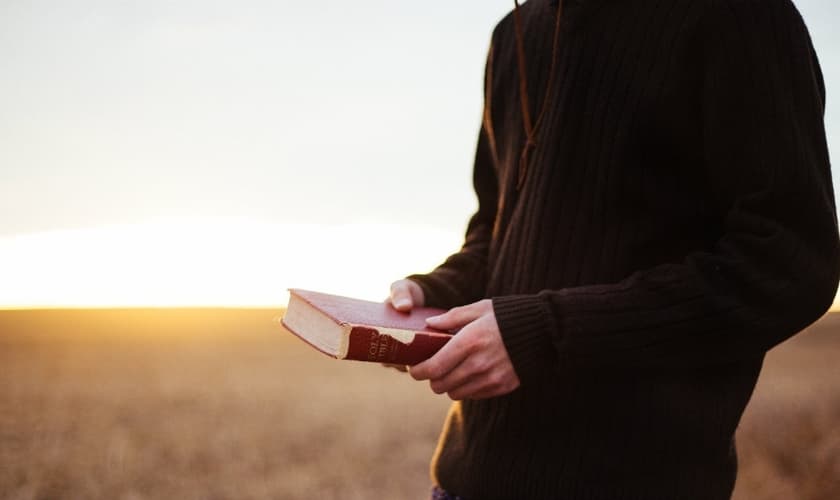 Só 6% das pessoas que vivem no Reino Unido leem a Bíblia uma vez por semana. (Foto: Reprodução)