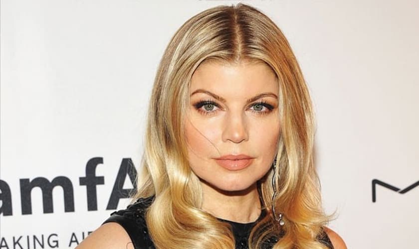 Tendo se tornado conhecida como vocalista do grupo 'The Black Eyed Peas', Fergie está agora investindo em sua carreira solo. (Foto: vibe.com)