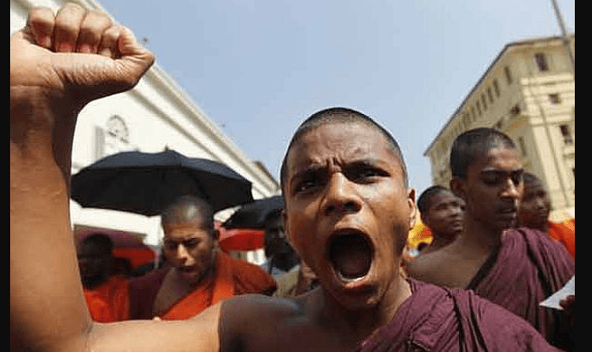 O ataque foi organizado com o conhecimento da polícia local. (Foto: Reprodução).