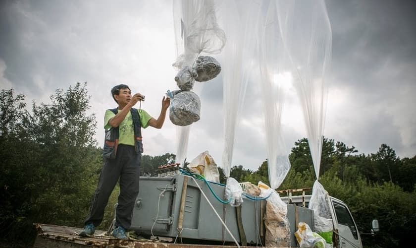 Jung é o fundador de um grupo chamado “Sem Cadeias”. (Foto: Jean Chung / NYT).