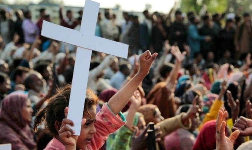 Cristãos sofrem grande perseguição em países, como o Paquistão. (Foto: Christians in Pakistan)