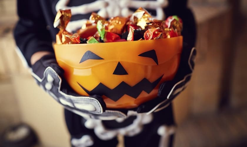 Pedir doces de porta em porta é uma tradição do Halloween. (Foto: NPR)