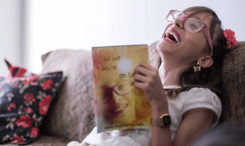 Heloíza está lançando seu primeiro livro de crônicas. (Foto: Ferdinando Ramos / Folhapress).