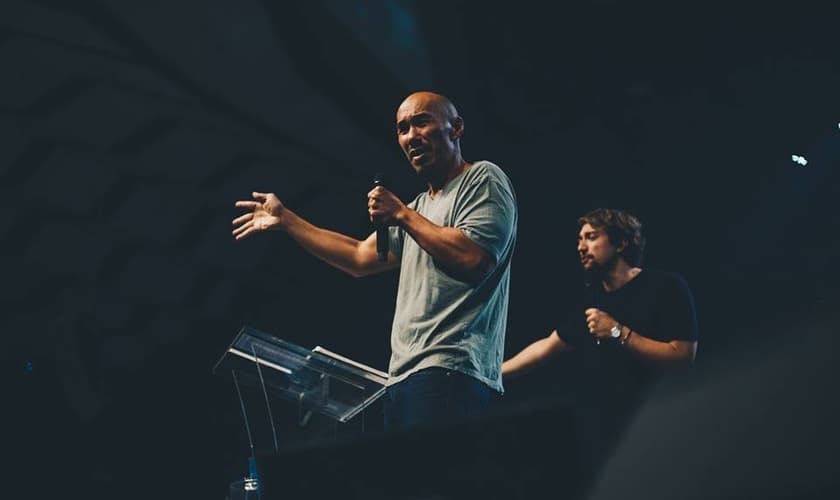 O pastor Francis Chan esteve na 9ª edição da Conferência Livres 2017, em São Paulo. (Foto: Divulgação)