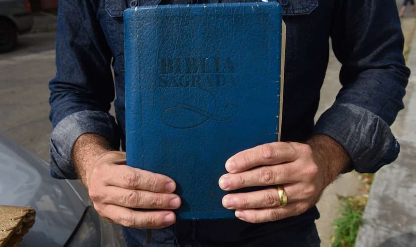 Durante o período de sequestro, a vítima ofereceu duas Bíblias para os criminosos. (Foto: Ricardo Medeiros)