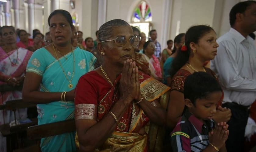 Cristãos celebram culto na Índia. (Foto: Scroll.in)
