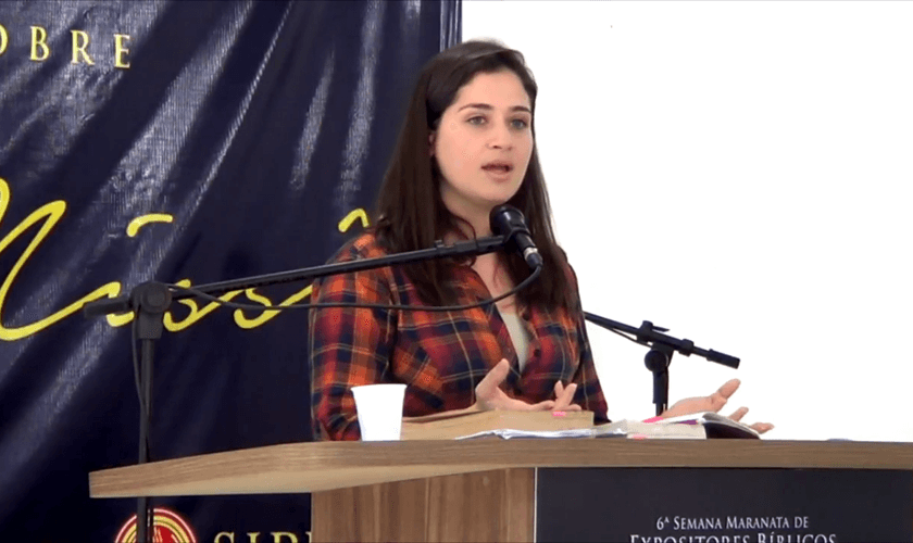 Renata Veras é autora do blog cristão Mulheres em Apuros. (Foto: Reprodução).