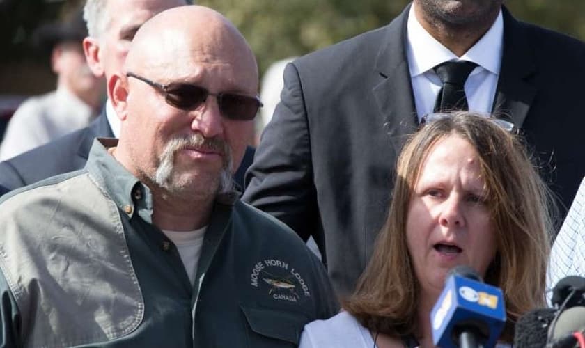 Pasor Frank Pomeroy (esquerda) e sua esposa Sherri. (Foto: Houston Chronicle)