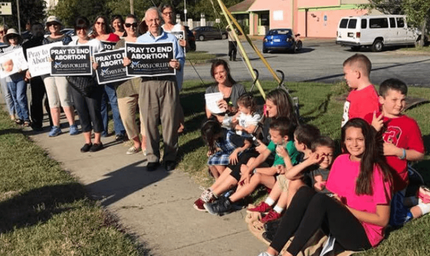 Mulheres desistiram do aborto após receber orações e aconselhamentos. (Foto: Reprodução).
