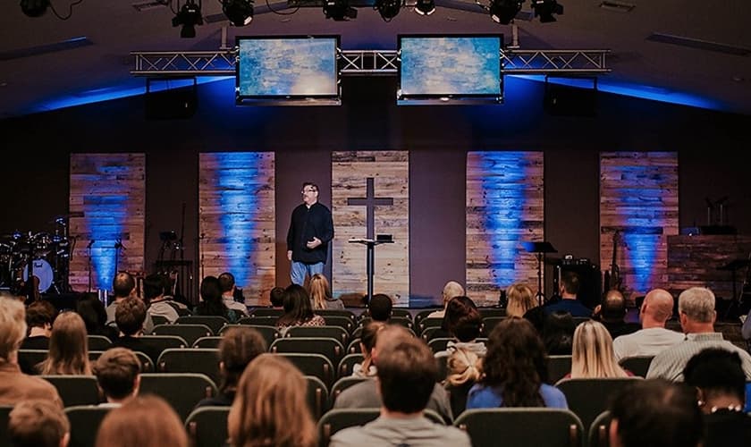 Igreja GracePointe perdeu mais da metade dos membros após anunciar seu apoio oficial ao casamento gay. (Foto: Podbean)