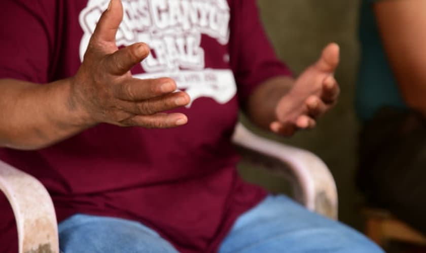 O pastor Dano perseverou em oração e viu Deus operar na aldeia. (Foto: Reprodução).