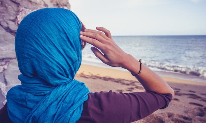 Imagem ilustrativa. Prestes a se matar, muçulmana tem visão de Jesus e se converte. (Foto: Shutterstock)