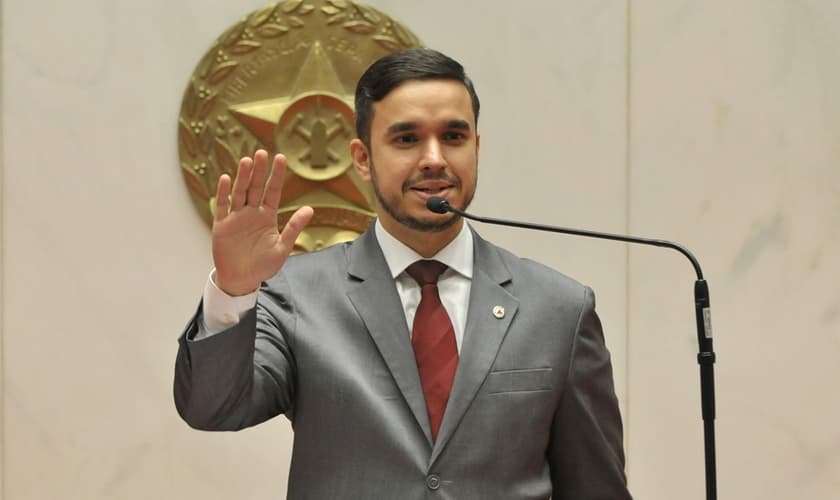 Léo Portela é deputado estadual, professor e pastor. (Foto: Reprodução).