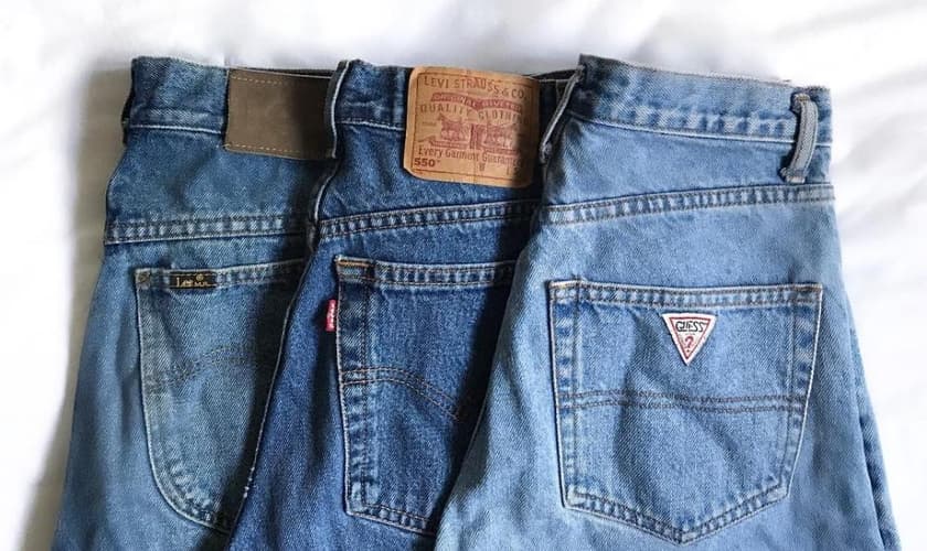 Especialistas dão dicas para prolongar a qualidade do seu jeans. (Foto: Reprodução/Instagram/@reusebrecho)