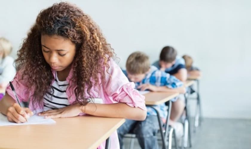 Anteriormente, o MEC já havia retirado três menções sobre a identidade de gênero e orientação sexual. (Foto: Reprodução).