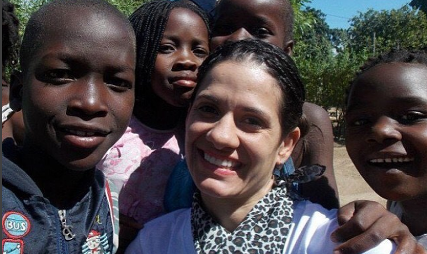 Jéssica Adelino é missionária e fundadora do projeto Love Heals. (Foto: Reprodução).