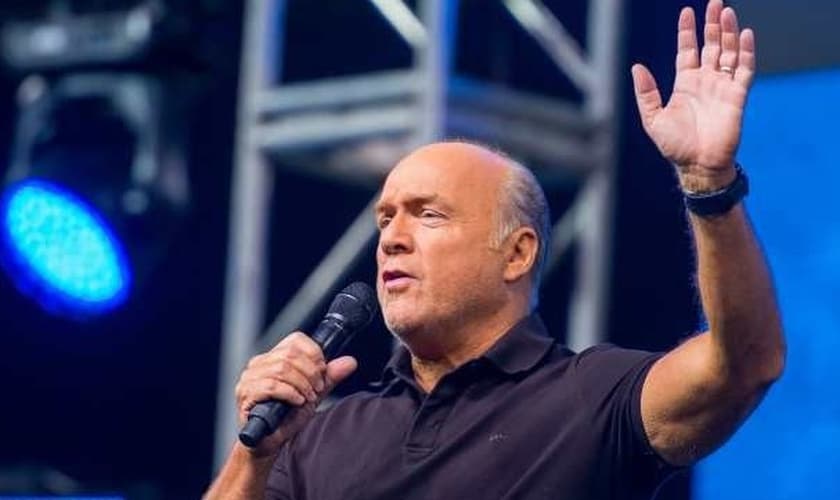 Greg Laurie é pastor da igreja Harvest Christian Fellowship, em Riverside, Califórnia. (Imagem: Youtube)