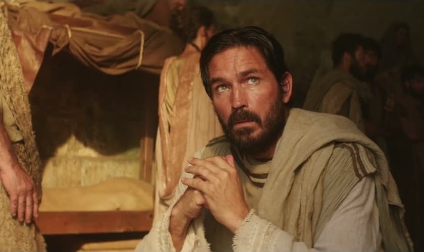 Jim Caviezel faz o papel de Lucas no filme 'Paulo, Apóstolo de Cristo'. (Foto: Reprodução/YouTube)