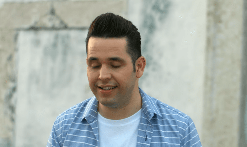 A música foi composta juntamente com Thaisa, sua esposa. (Foto: Reprodução).