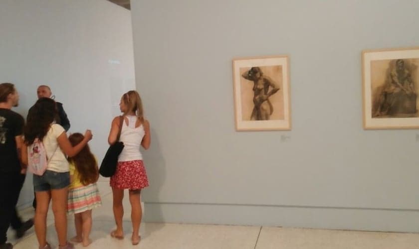 A exposição "Corpos de Fábrica" não tem qualquer tipo de censura e o museu Oscar Niemeyer continua permitindo que crianças tenham entrada franca. (Foto: Twitter)