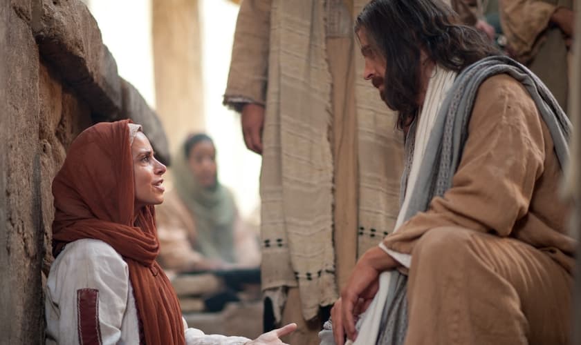 Jesus Cristo conversa com mulher que foi curada de um sangramento permanente. (Foto: lds.org)