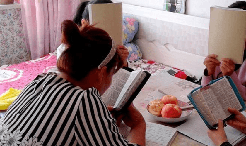 Apesar da grande perseguição que sofrem, os cristãos não deixam de evangelizar e alcançar novas vidas para Cristo. (Foto: Reprodução).