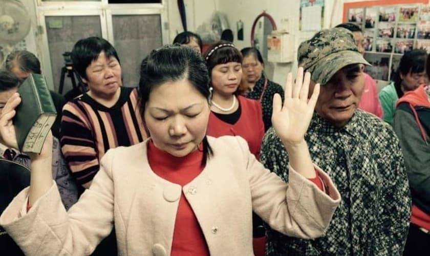 Cristãos participam de culto na China. (Foto: China Aid)