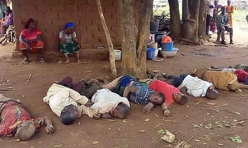 Cada vez mais violentos, os muçulmanos usaram facas de caça e machados para matar os cristãos. (Foto: Reprodução).