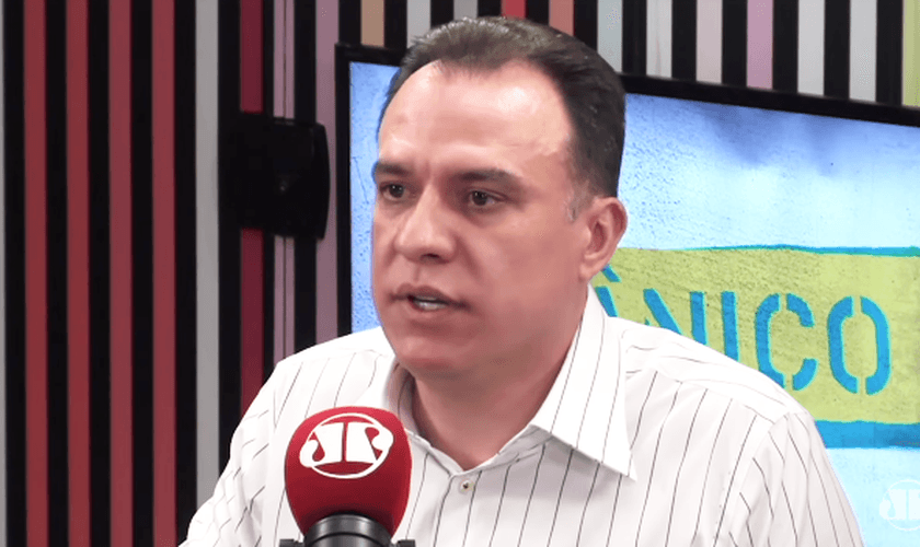 O bispo Rogério Formigoni destaca que o vício é espiritual e tem cura. (Foto: Reprodução/YouTube)