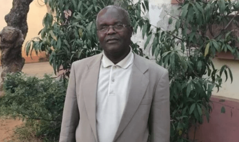 Clemente Mateus Malala é um fazendeiro cristão de 61 anos. (Foto: Andrew McChesney / Adventist Mission).