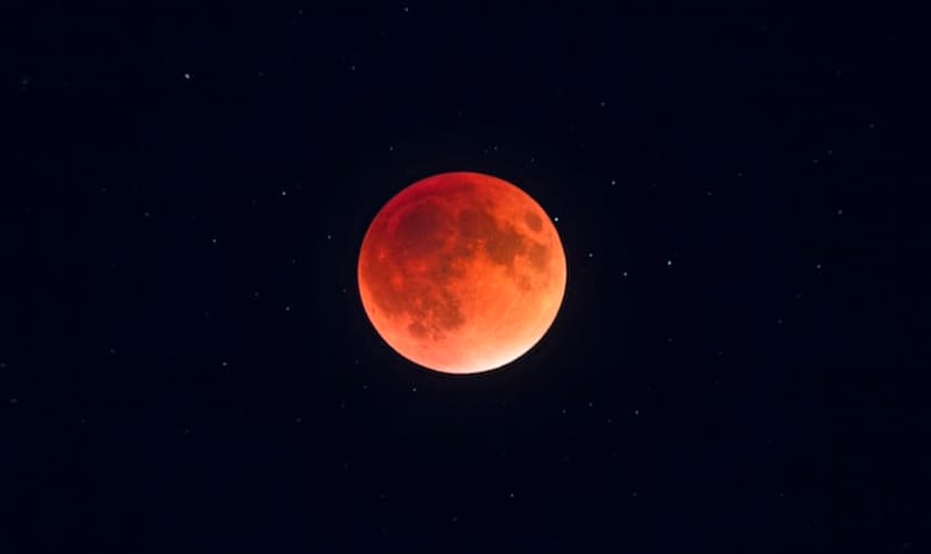 A junção denominada pela Nasa de "Superlua Azul de Sangue" poderá ser vista no céu. (Foto: Alan Dyer/VW PICS/UIG/Getty Images)