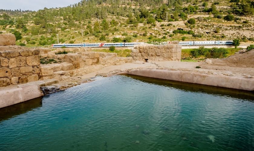 A piscina da Era Bizantina foi descoberta em Ein Hanya, perto de Jerusalém. (Foto: Assaf Peretz/Autoridade de Antiguidades de Israel)